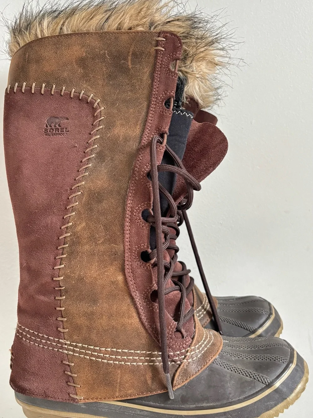 Sorel Women's Brown Leather Lace-Up Winter Boots with Faux Fur